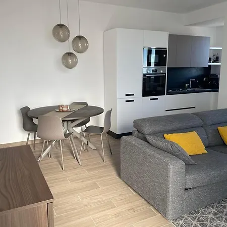 Apartment Trilo Fabio - Vista Mare Aria Condizionata Posto Auto E Wifi In Centro A